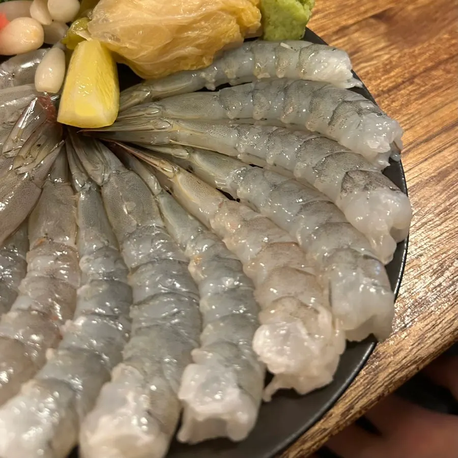 탱글한 식감의 제철 생새우