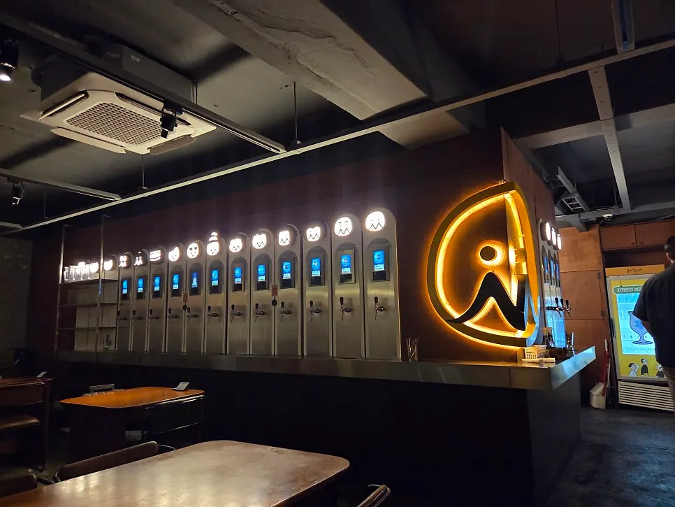 Overview of the self-serve zone at Long Time No See Dangsan Branch