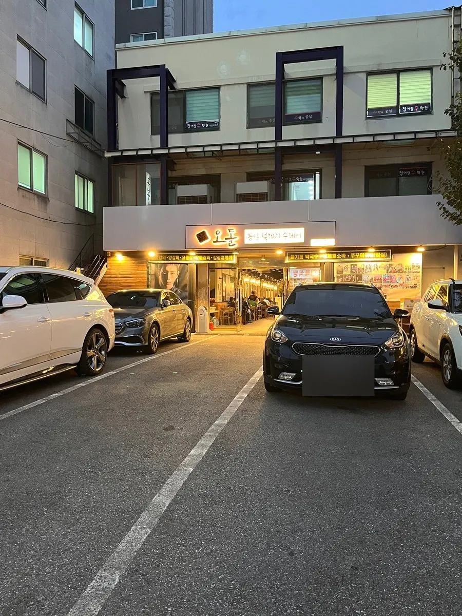 Parking space on the inner street in front of the restaurant