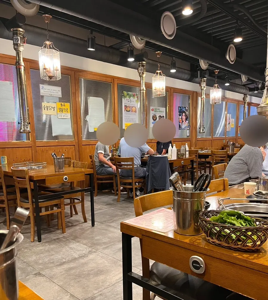 Spacious interior of Dangsan Odol Bangi Branch with plenty of tables