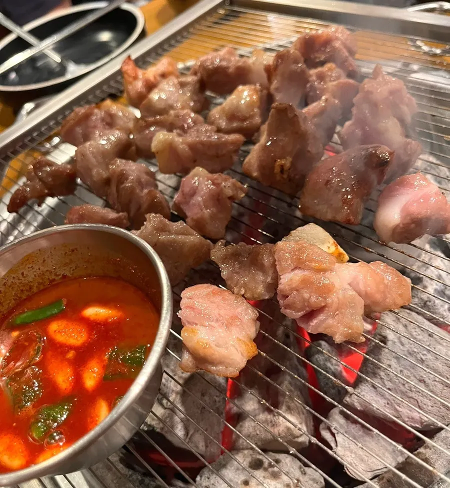 Grilled pieces of kkodeulsal