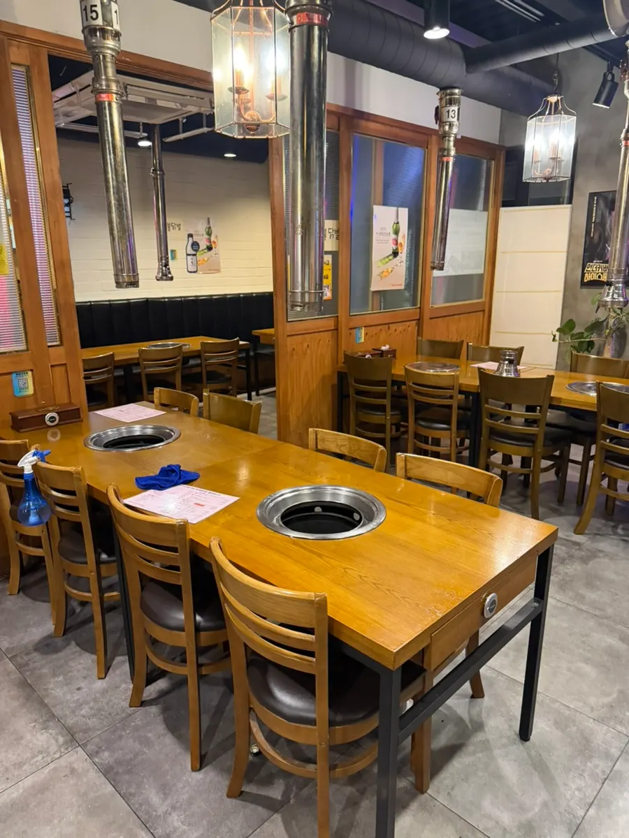 Inner group seating space that fits 30+ people