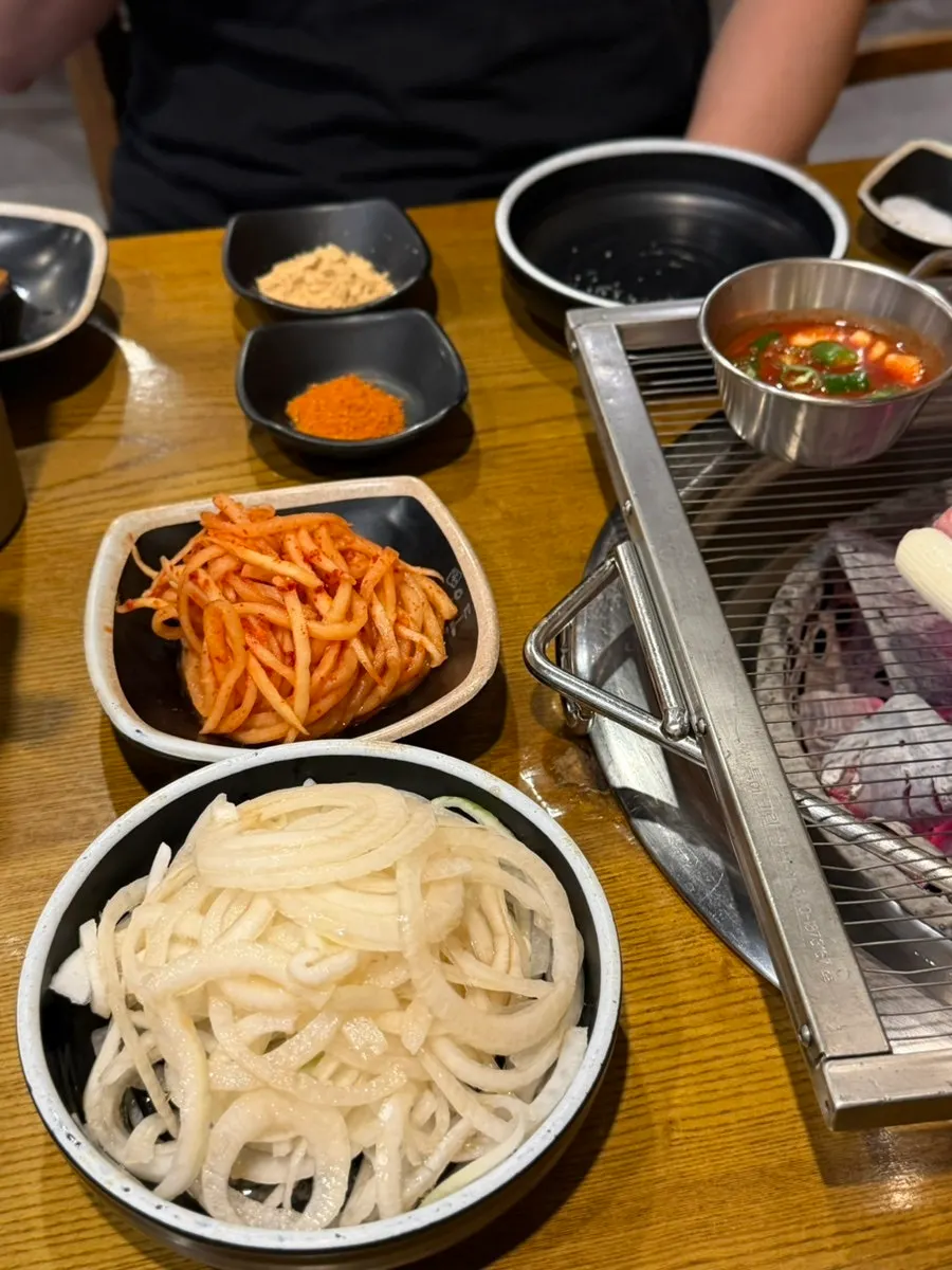 Self-serve side dish bar corner