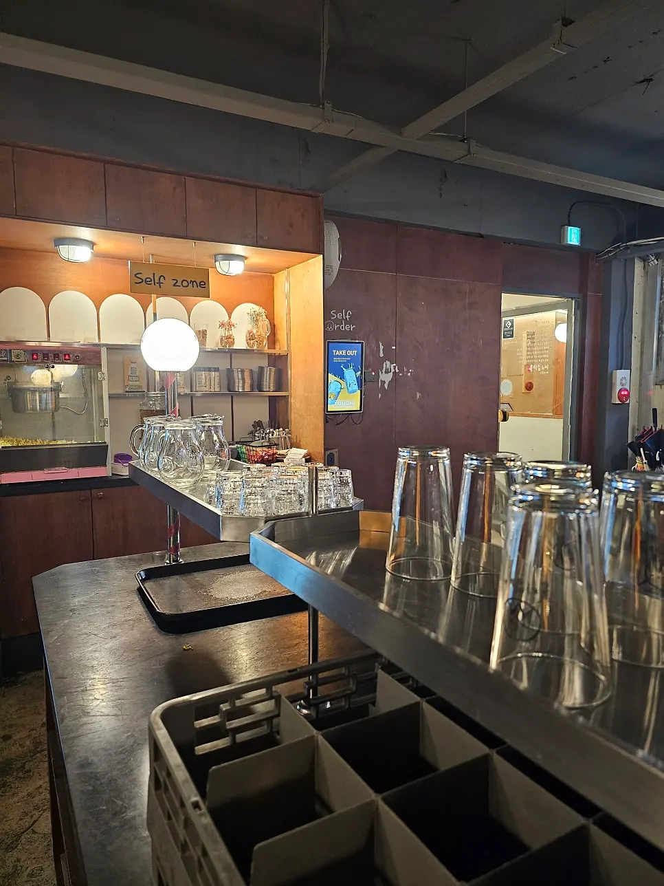 Self-service zone for cups and supplies