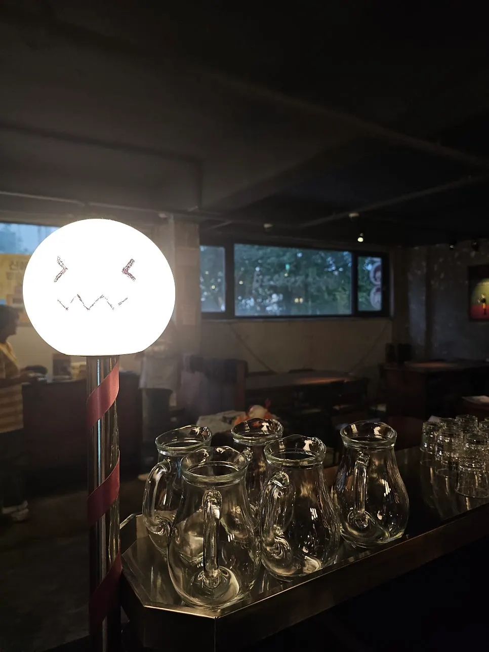 Area stocked with beer glasses and soju glasses
