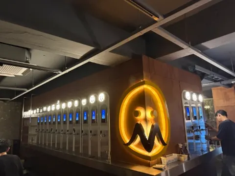 用鑰匙自己倒酒的自助拉啤角落