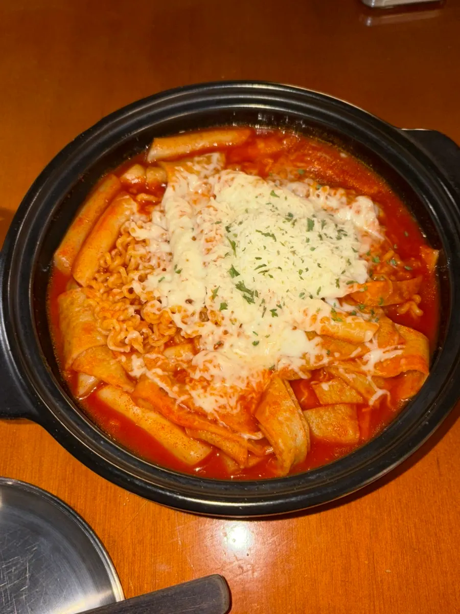 피자와 라볶이에 생맥주 한 잔