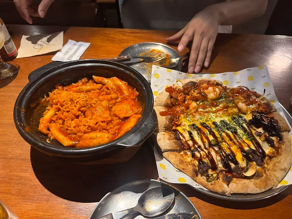Meja Long Time No See Dangsan Branch selepas selesai makan