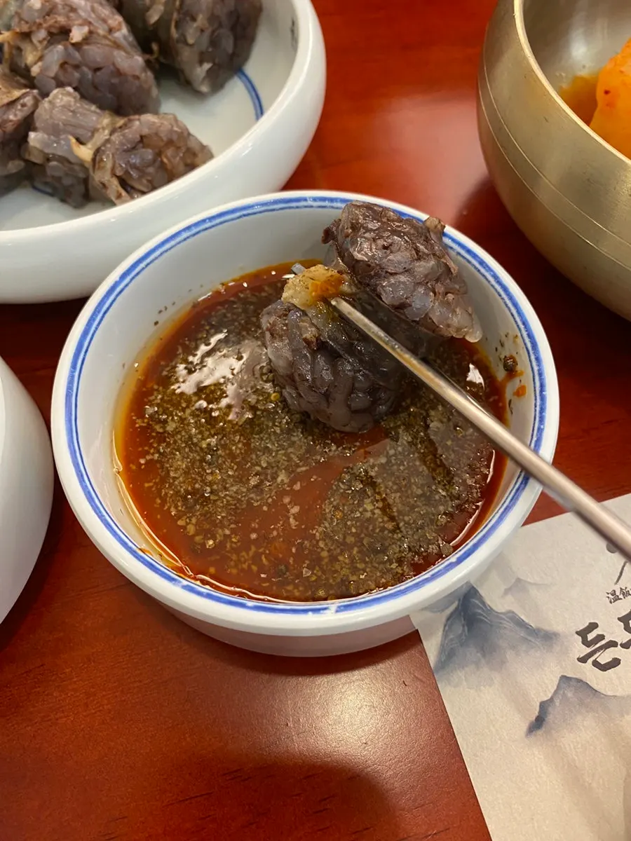 들초소스에 찍은 편백순대찜