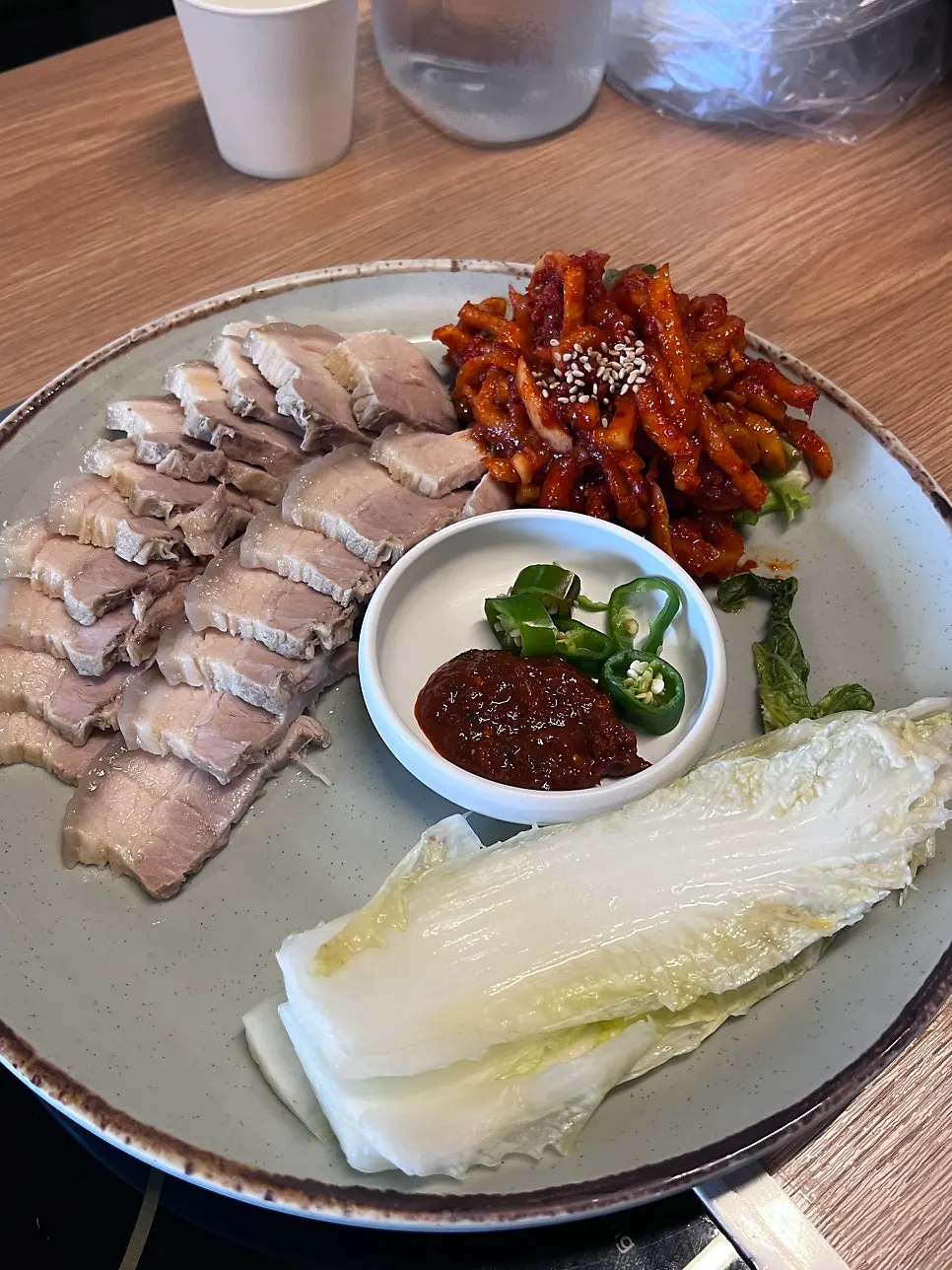 쌈장 새우젓 콩나물 취나물 양파절임 기본찬
