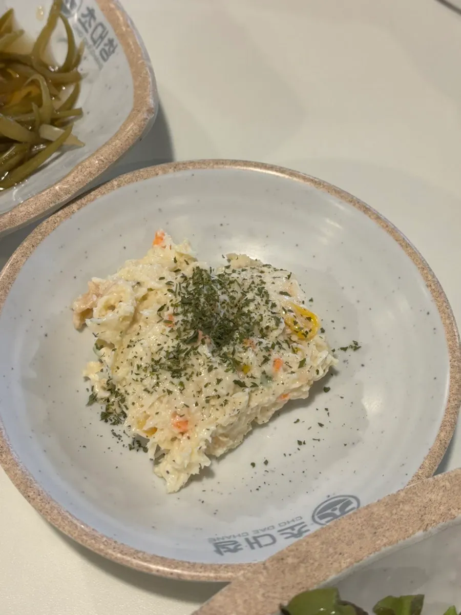 간장 소스와 상추 겉절이 밑반찬