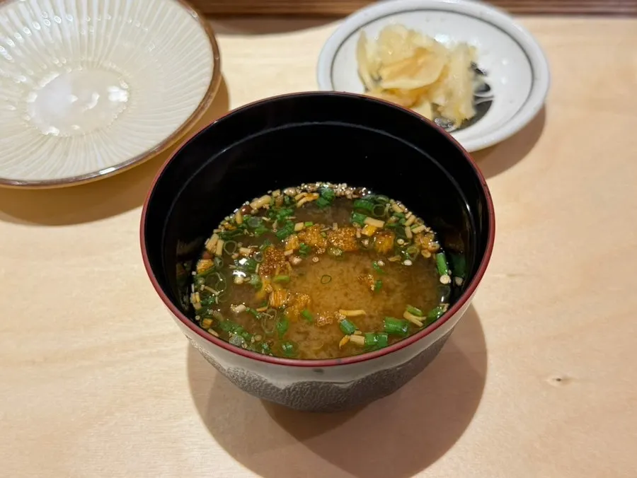 단풍 장식과 폰즈 무 요리