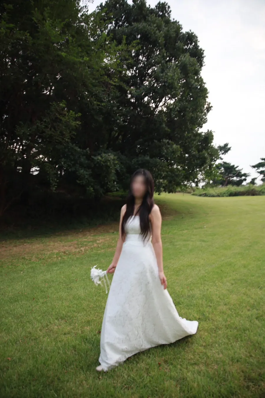 Vertical wedding snap shot of the hair and makeup