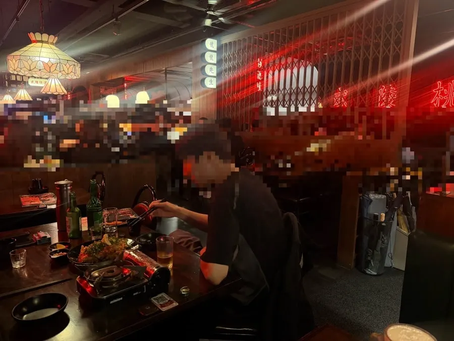 Table seating inside Yongyong Seonsaeng near Dangsan Station