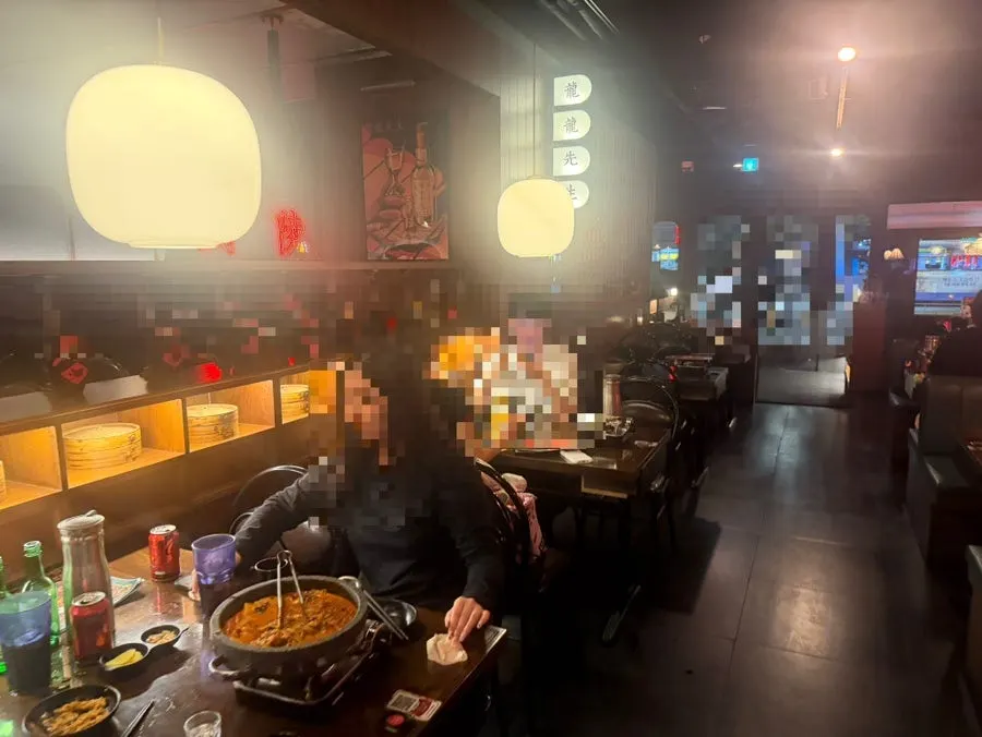 Lively interior of Yongyong Seonsaeng