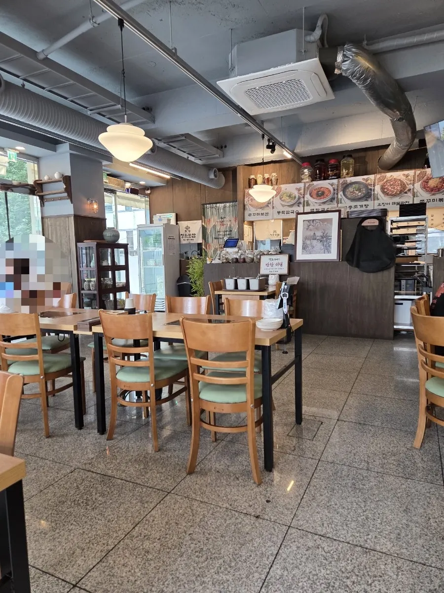 청운보쌈 당산점 넓은 홀