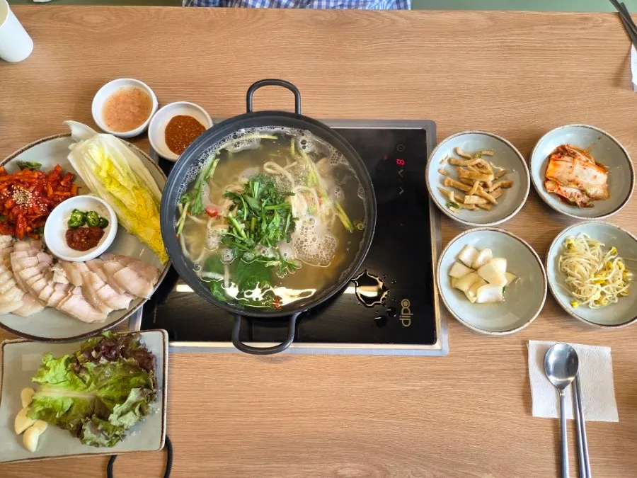청운보쌈 당산점 셀프 반찬 리필 코너