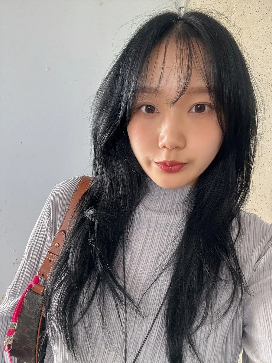 다크 블랙 염색 완성 헤어스타일