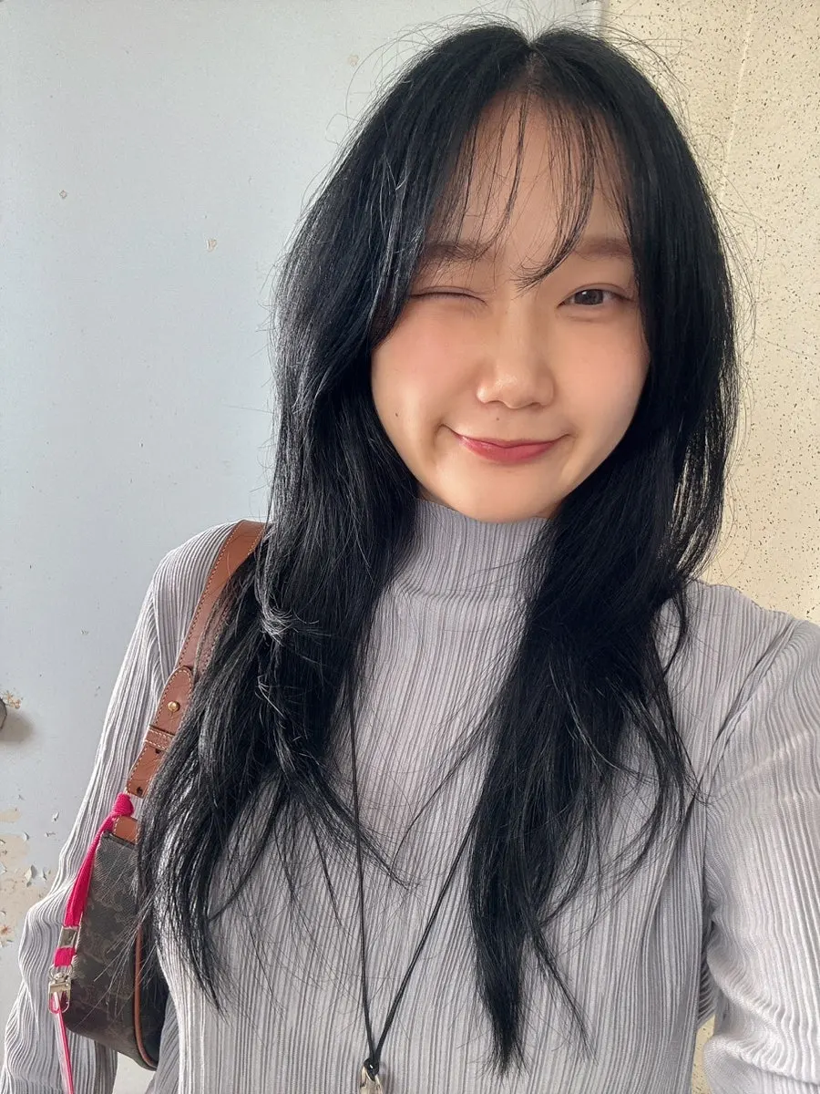 블랙 톤다운 후 레이어드 헤어스타일