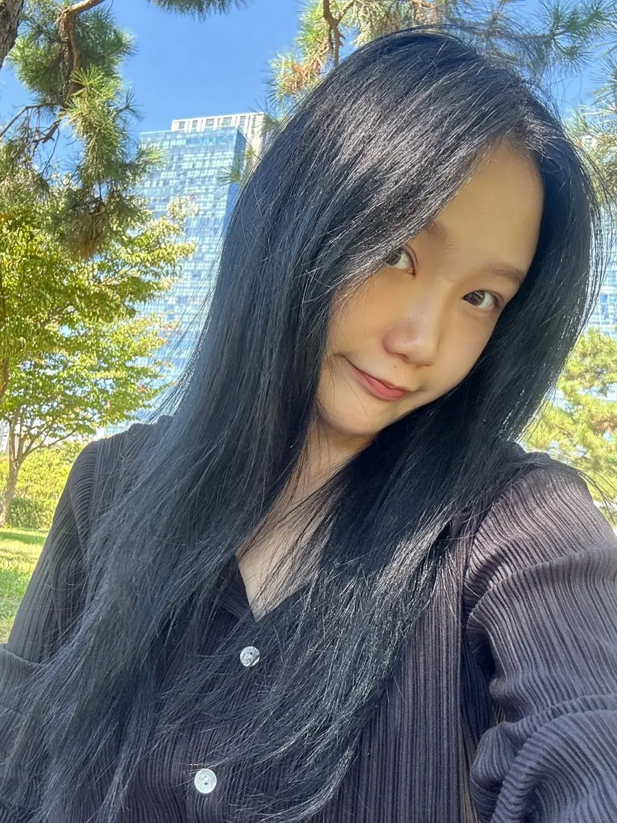 스타일링까지 마친 블랙 헤어