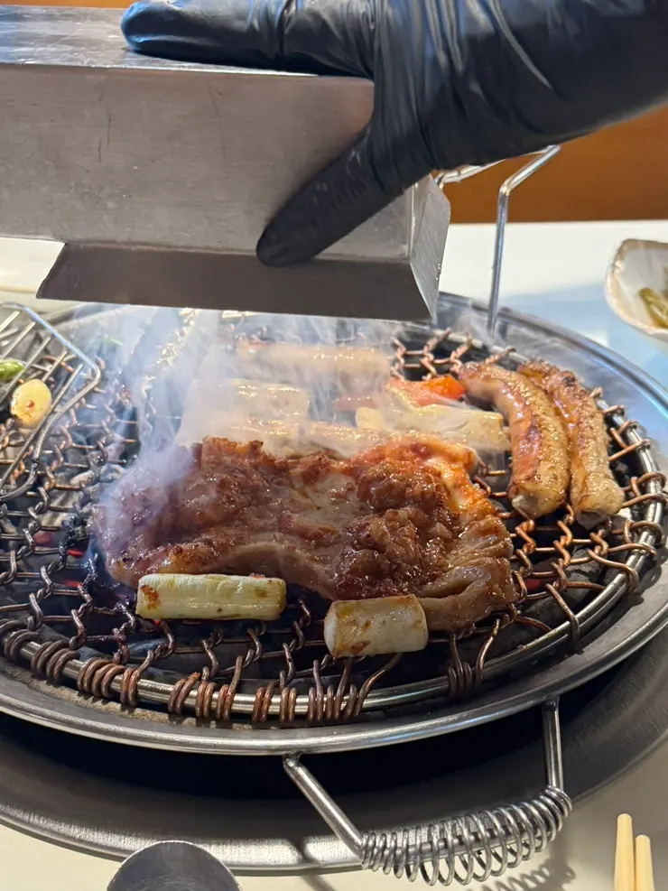 직원이 구워주는 곱창과 막창