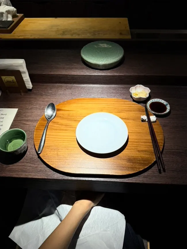 Five kinds of sashimi: halibut, sea bass, croaker, striped jack, red seabream