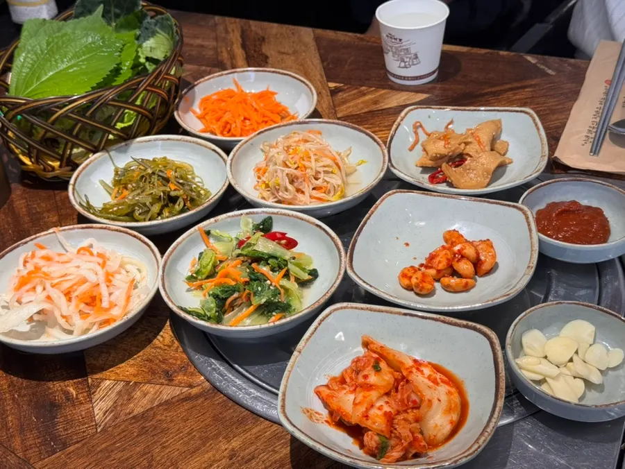 Generously laid out barley rice set with many side dishes