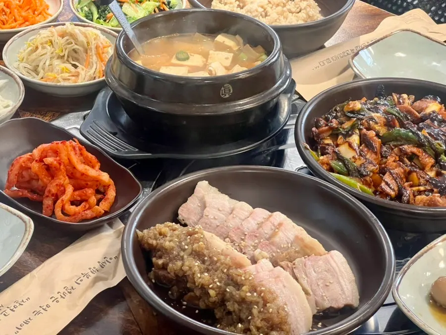 흑마늘 제육과 흑마늘 수육