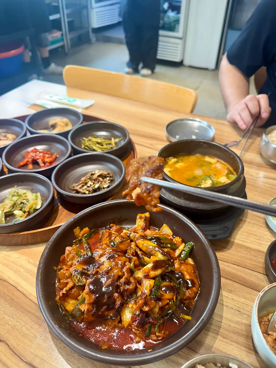 쌈채소에 싸 먹는 흑마늘 제육 한입
