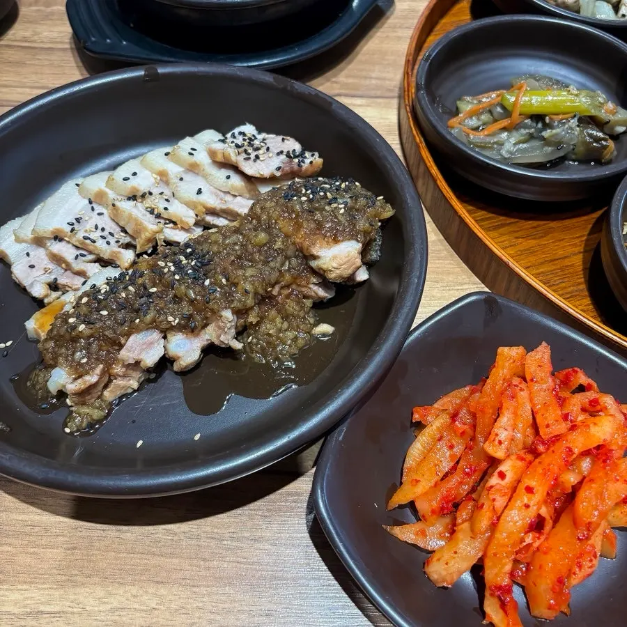 Dried shredded radish side dish served with boiled pork