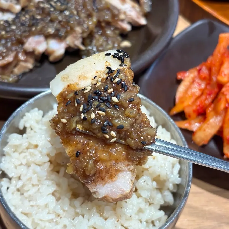 Boiled pork with house garlic sauce