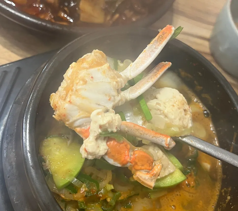 Pork ssambap meal with doenjang stew