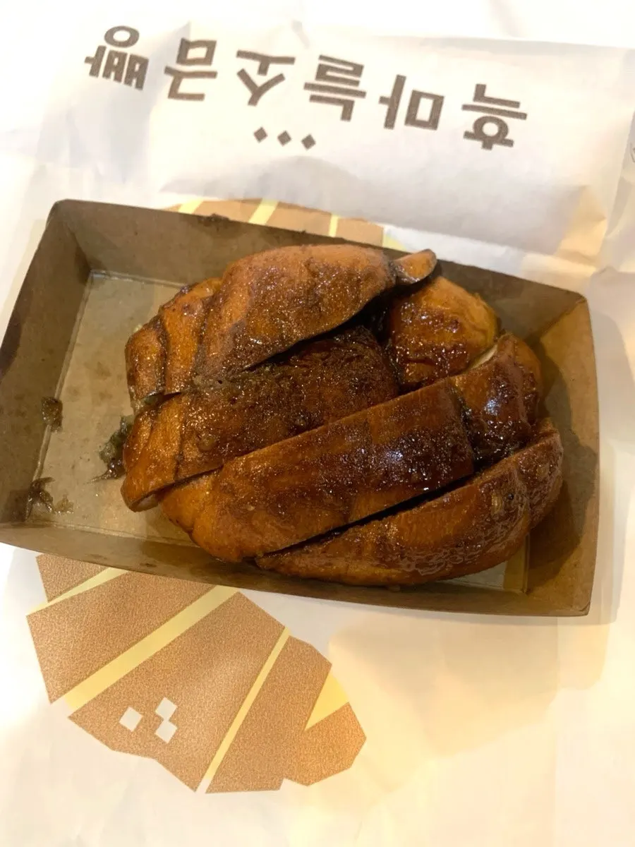 은은한 마늘 풍미의 마늘 소금빵