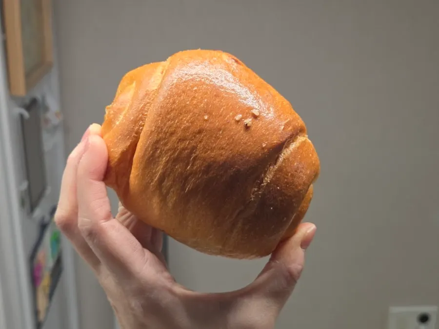 큼직하게 썬 마늘 소금빵