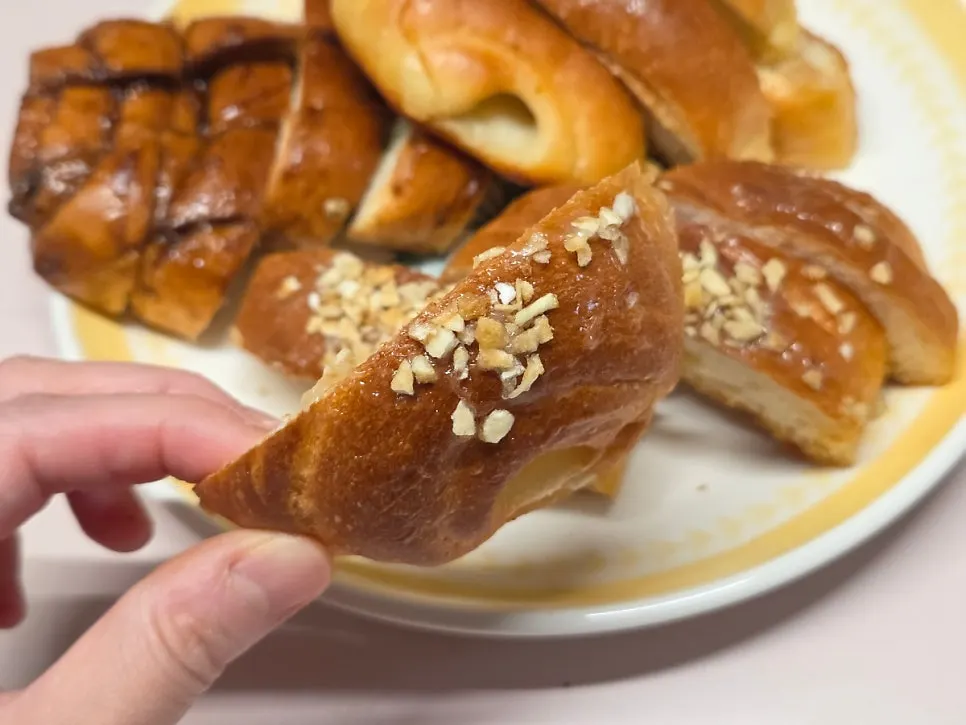 촉촉한 흑마늘소금빵
