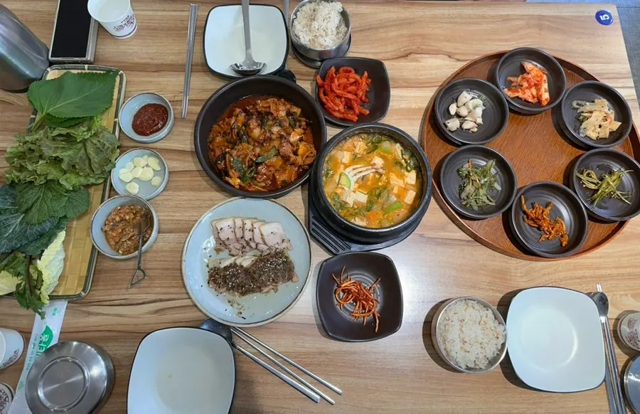 The full spread of black garlic ssambap