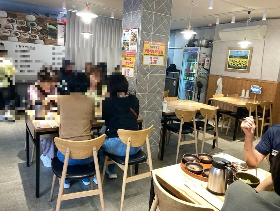 Bàn ăn sau khi dùng xong tại Danyang Heukmaneul Ssambap