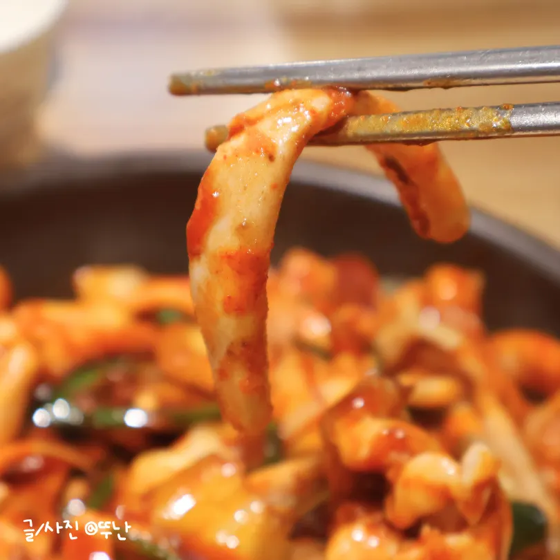 Plump squid in the black garlic squid stir-fry