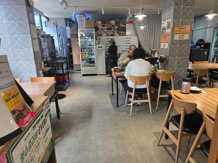 Interior of Danyang Heukmaneul Ssambap