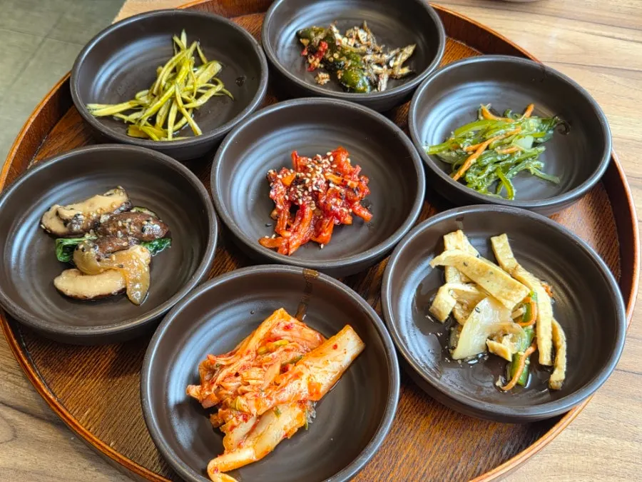 단양흑마늘쌈밥 밑반찬 상차림