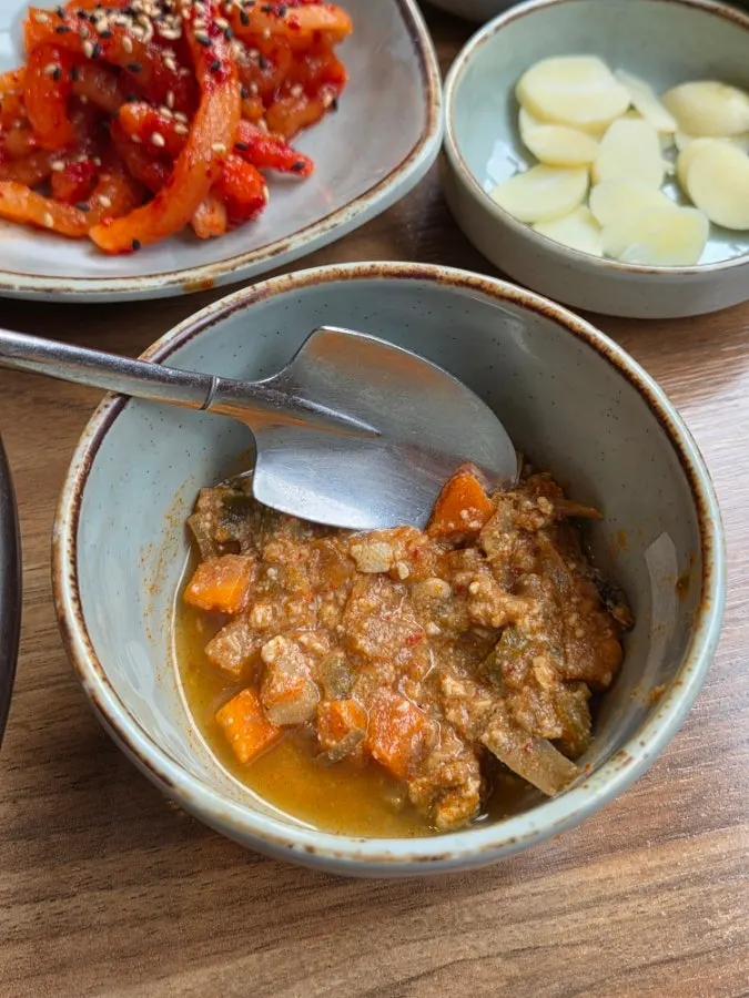 흑마늘밥 가까이 담은 사진