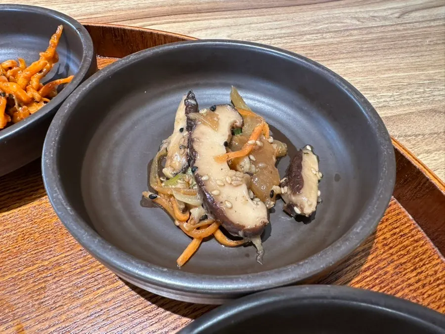 직접 만든 밑반찬 한 접시
