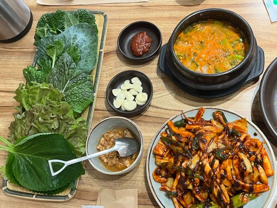 단양흑마늘쌈밥 한 상 가로 사진