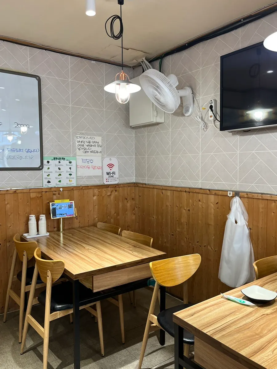 단양흑마늘쌈밥 실내 모습