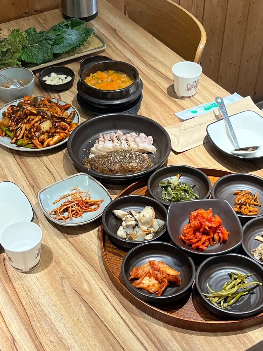 정갈하게 차려진 밑반찬