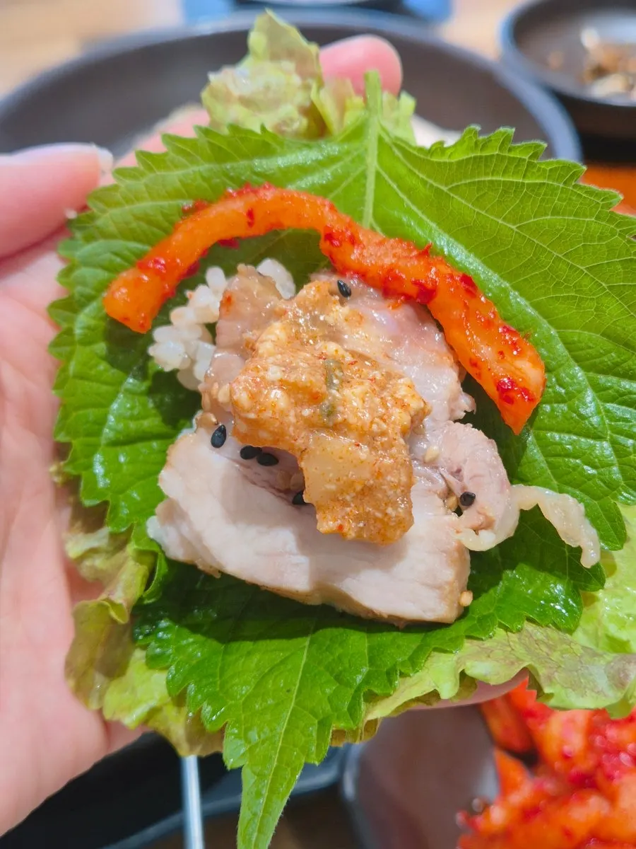 A slice of pork dipped in garlic sauce