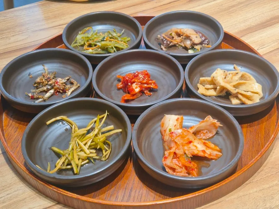 Overview of the pork ssambap table setting