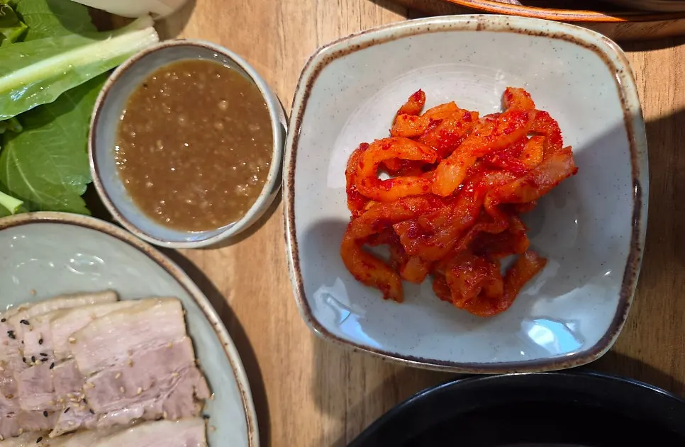 수육과 마늘 양념장