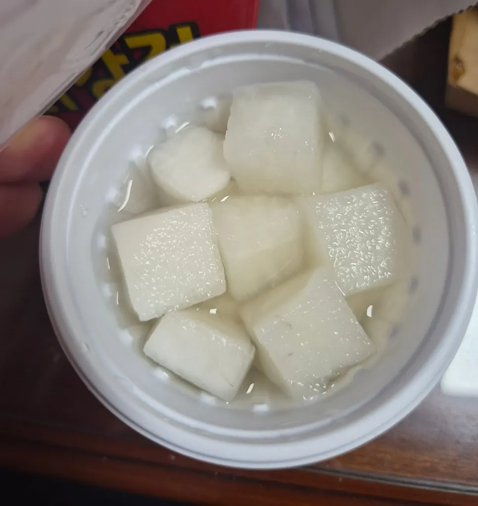 Chicken radish pickles served with dakgangjeong