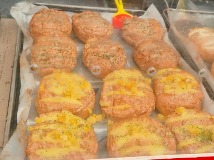 선물용으로 포장된 마늘빵 세트 상자
